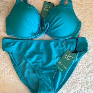 Aqua bikini. Padded molded cup